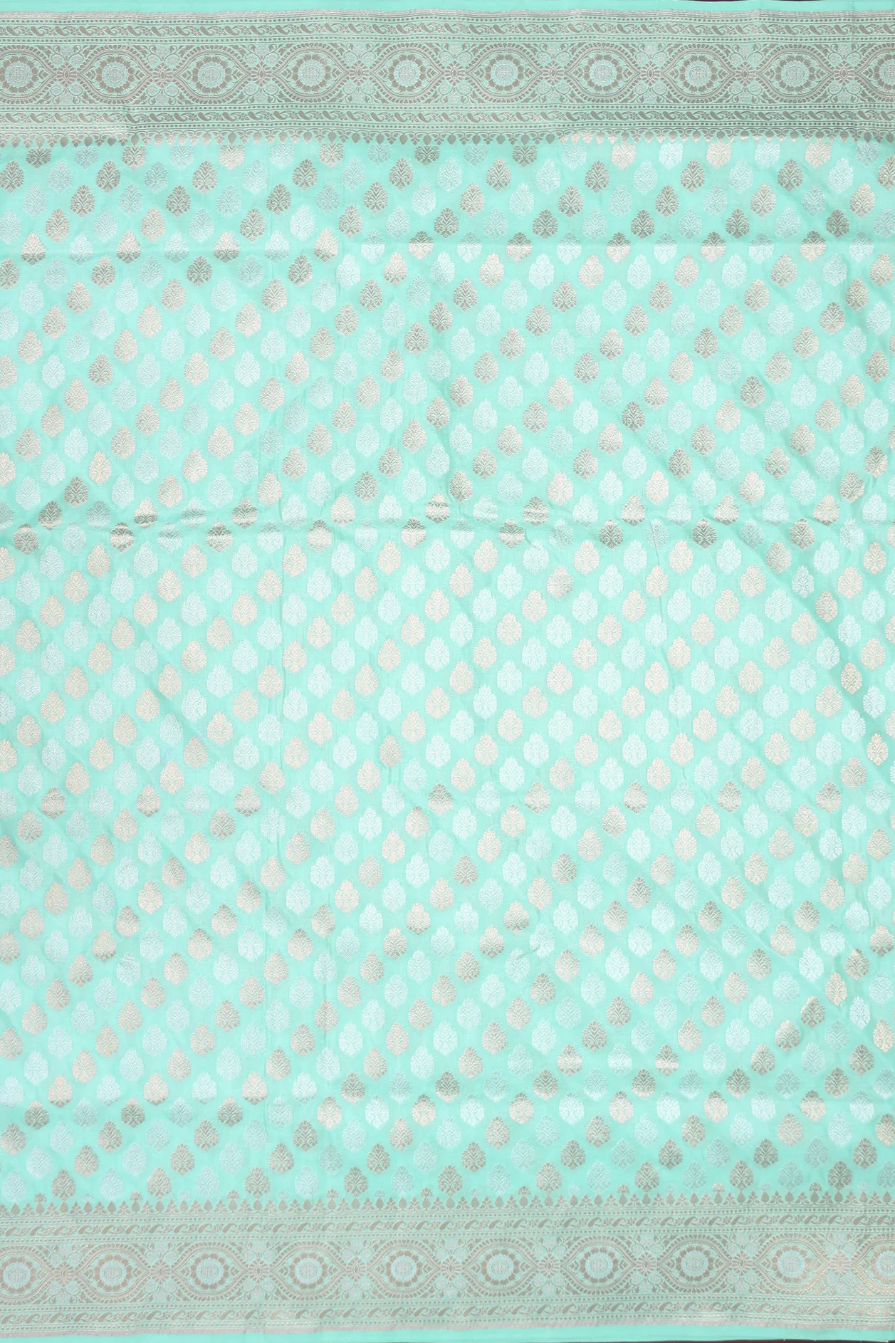 Banarasi Silk Saree In Green With Floral Buttas - Image 3