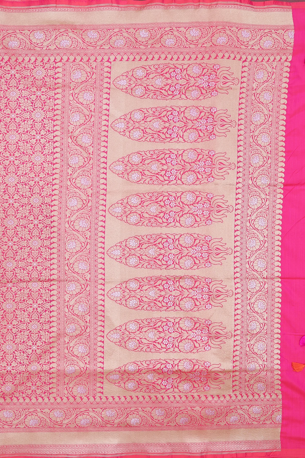 Banarasi Silk Saree In Pink With Floral Design - Image 4
