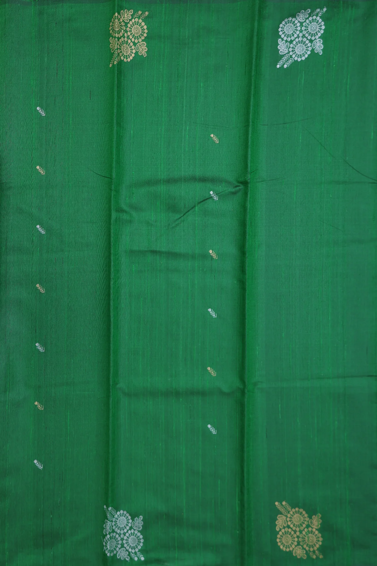 Jute Saree In Green With Zari Buttas - Image 3