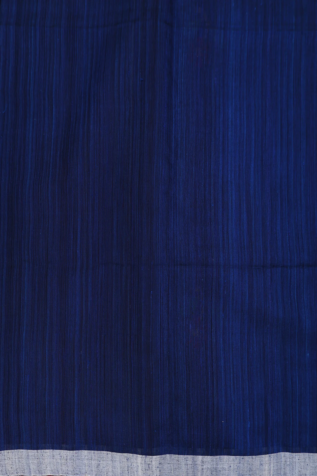 Jute Saree In Oxford Blue With Floral Motifs - Image 5