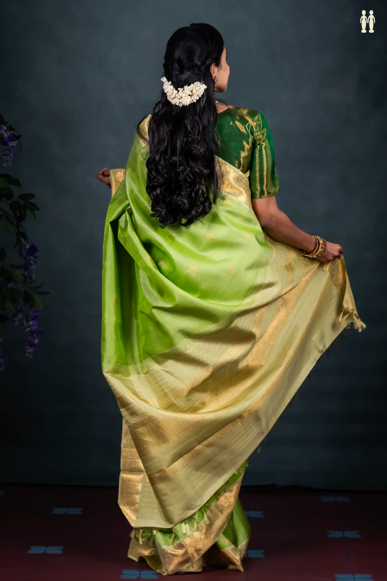Kanchipuram Silk Saree In Green With Zari Buttas - Image 4