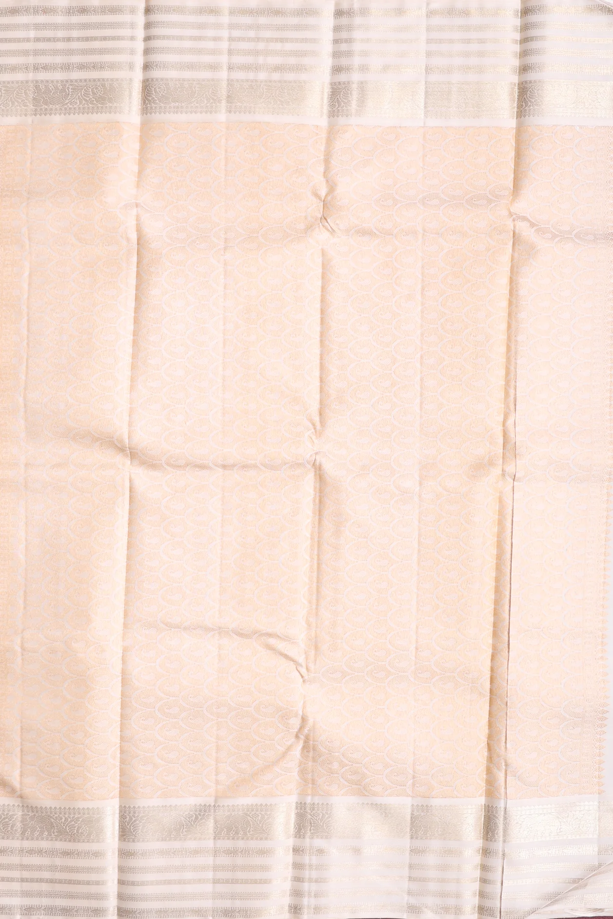 Kanchipuram Silk Saree In Navy Blue With Zari Buttas - Image 4