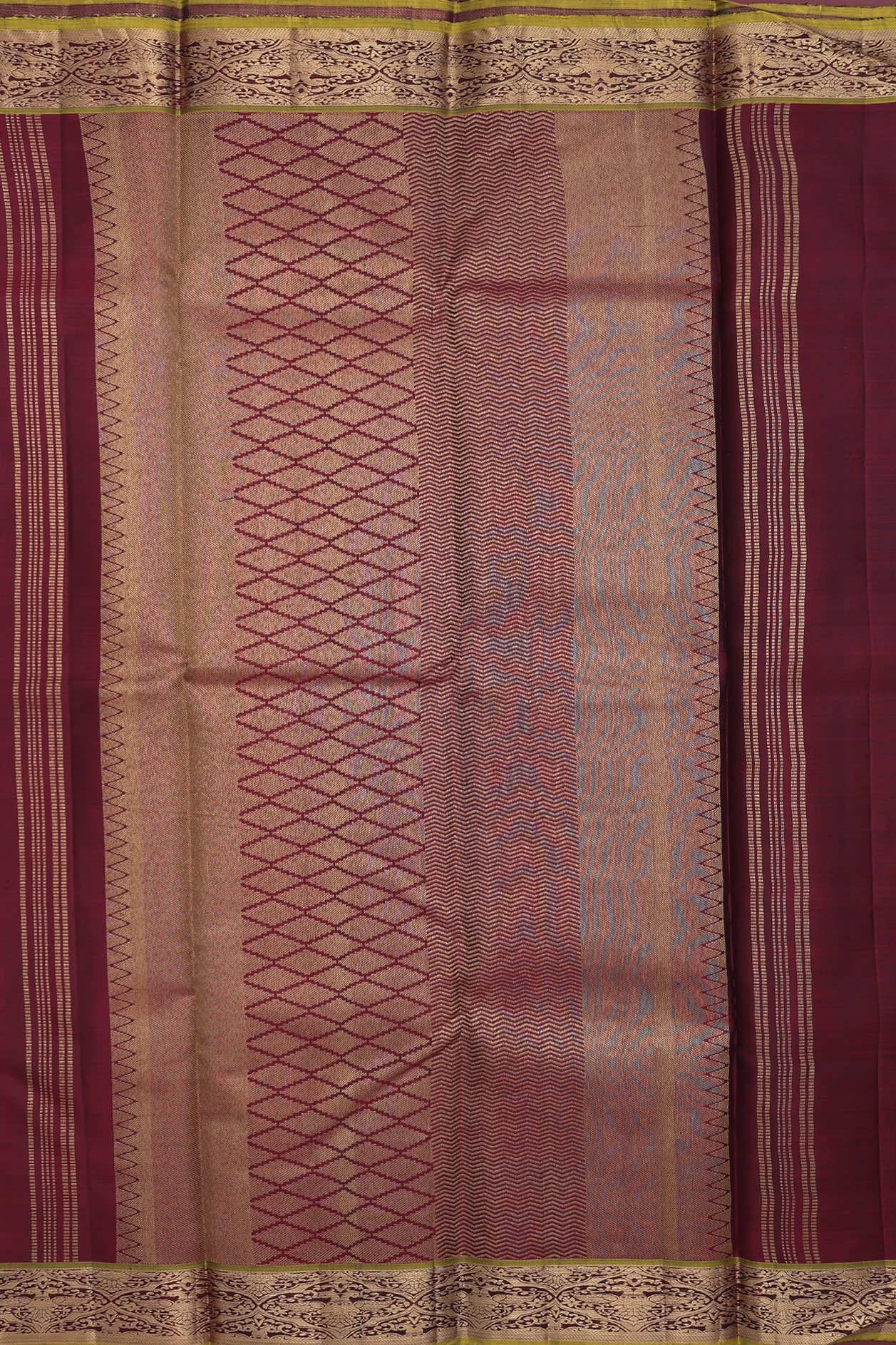 Kanchipuram Silk Saree In Parrot Green With Brocade Design - Image 4