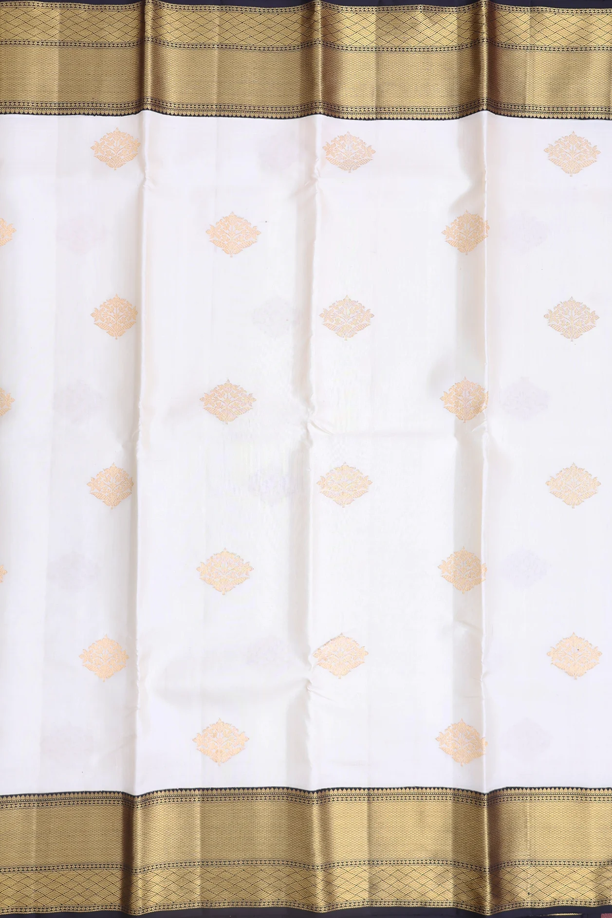 Kanchipuram Silk Saree In White With Floral Buttas - Image 3