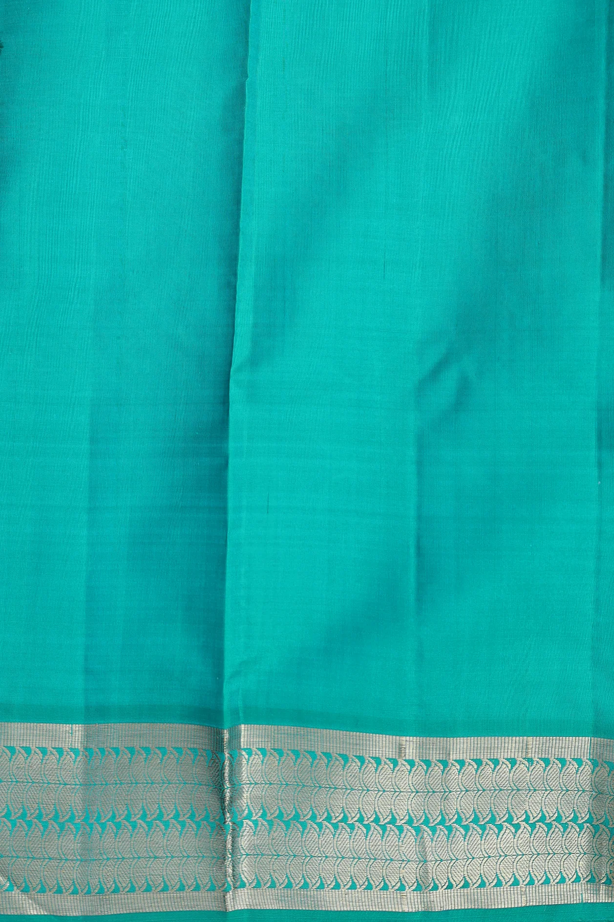 Kanchipuram Silk Saree In Peacock Green With Floral Buttis - Image 5