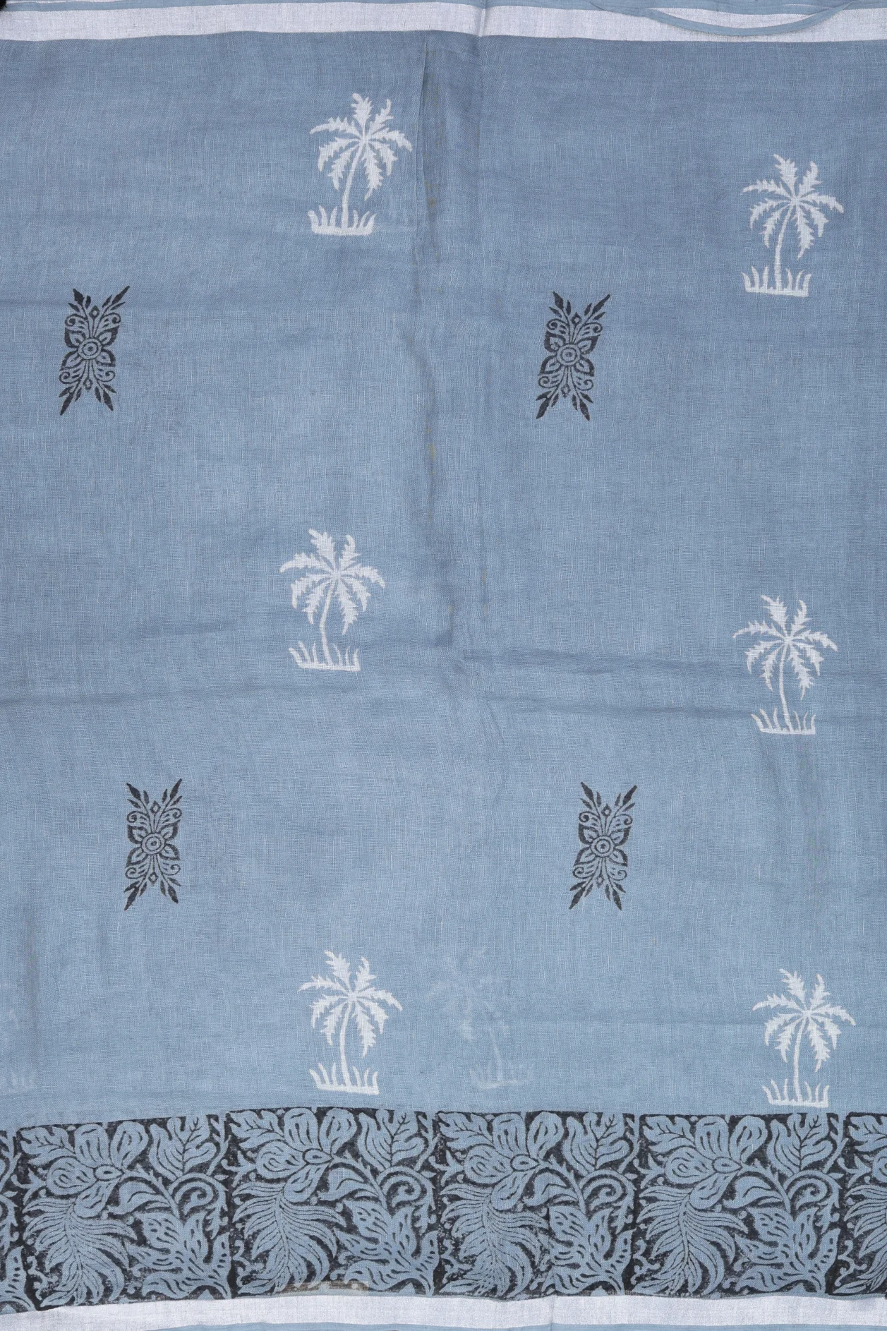 Linen Saree In Grey With Tree Motifs - Image 3