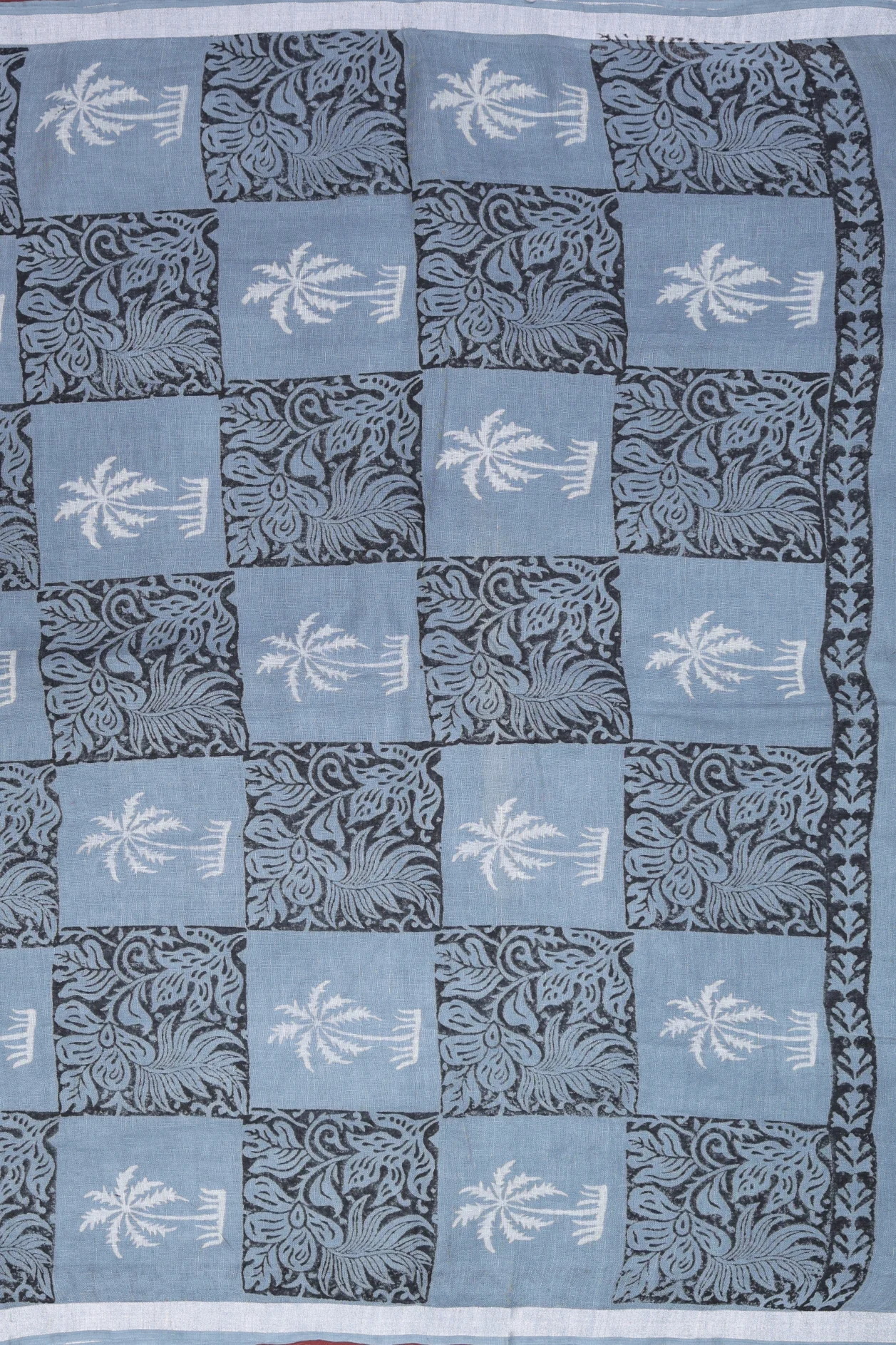 Linen Saree In Grey With Tree Motifs - Image 4