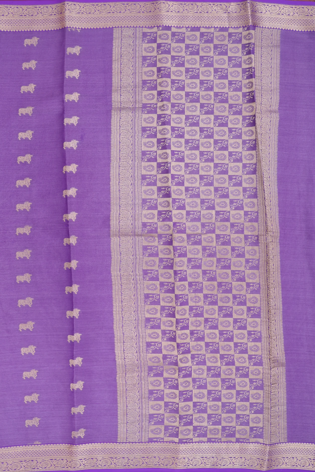 Mysore Silk Saree In Purple With Zari Buttas - Image 4