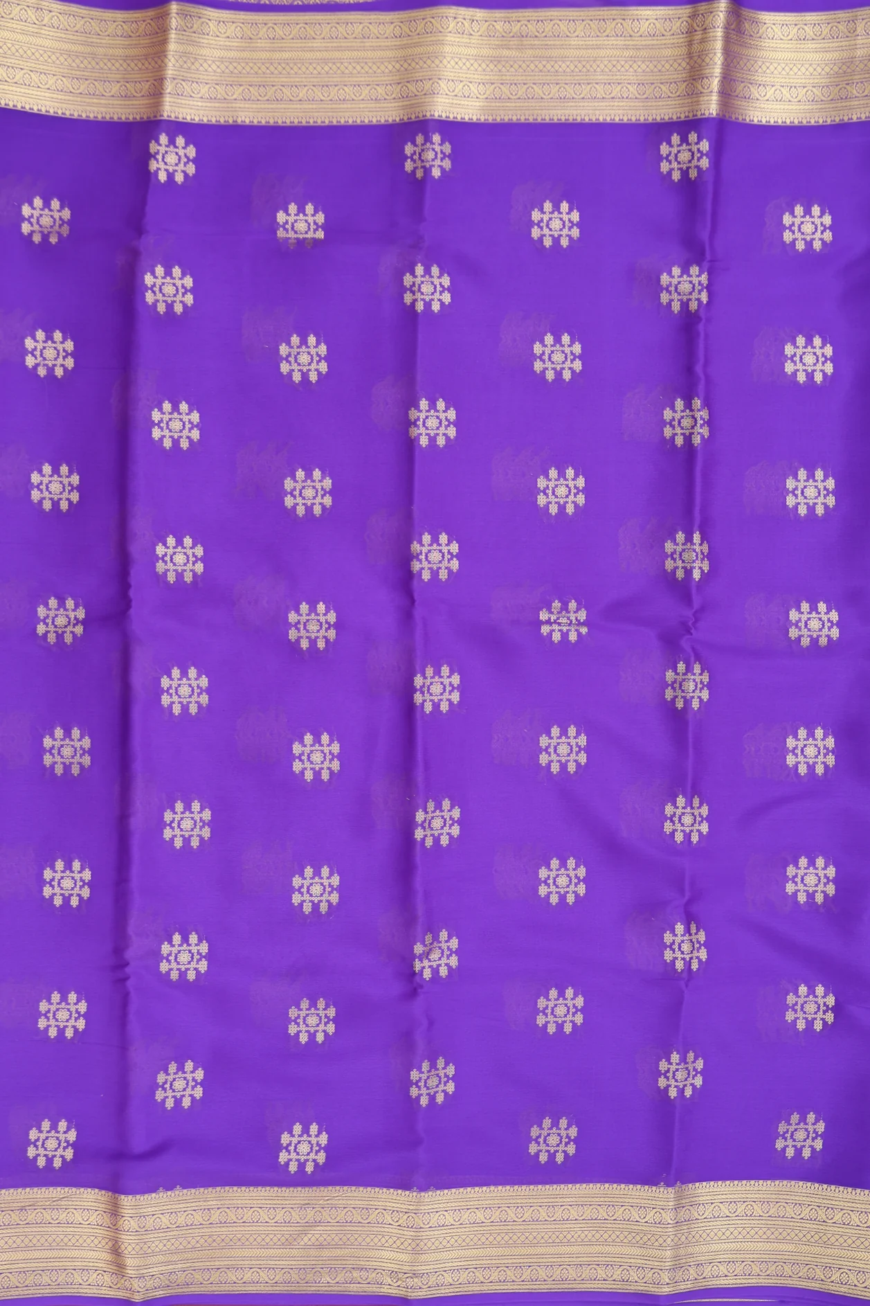 Mysore Silk Saree In Purple With Zari Buttas - Image 3