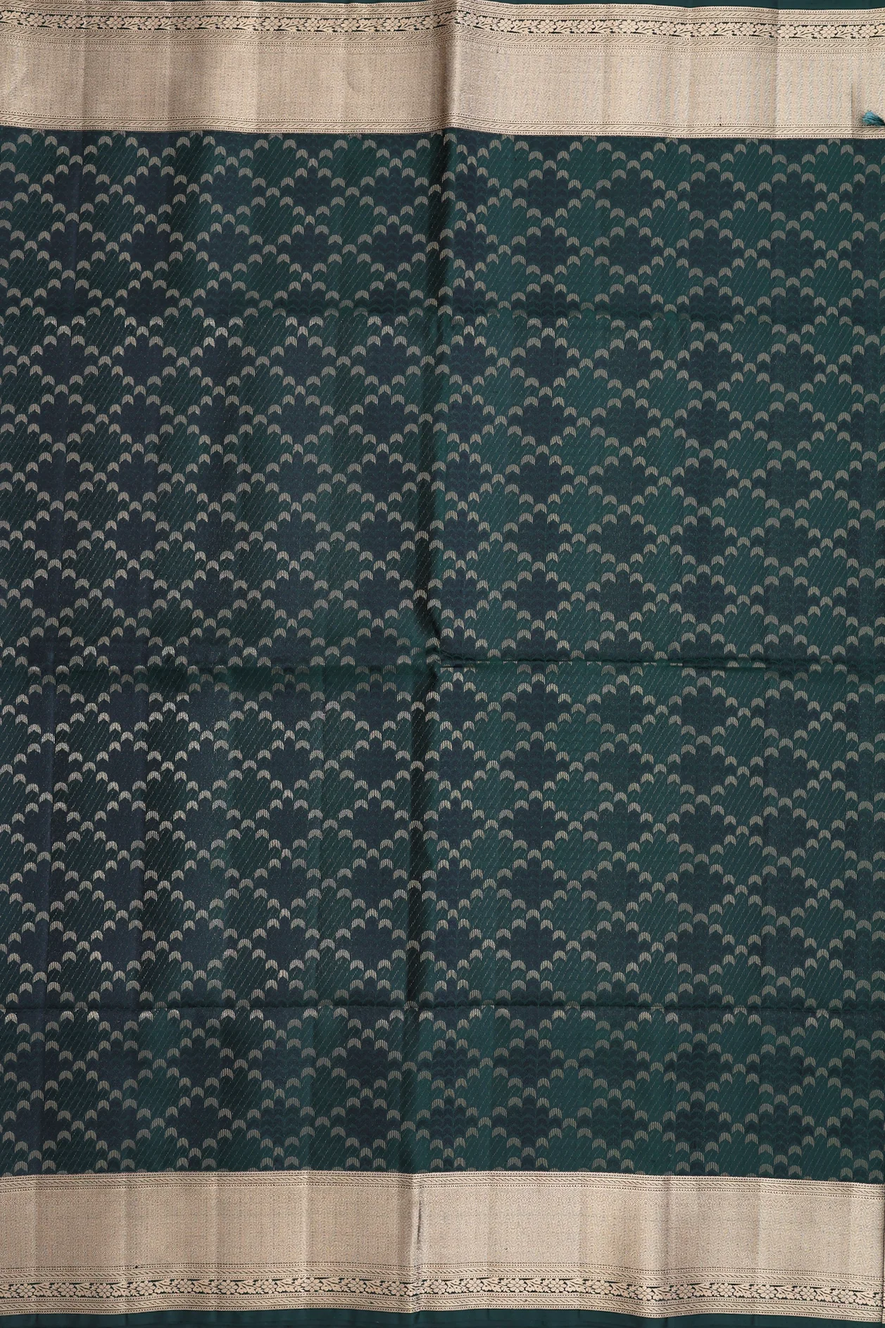 Soft Silk Saree In Dark Green With Diamond Design - Image 3