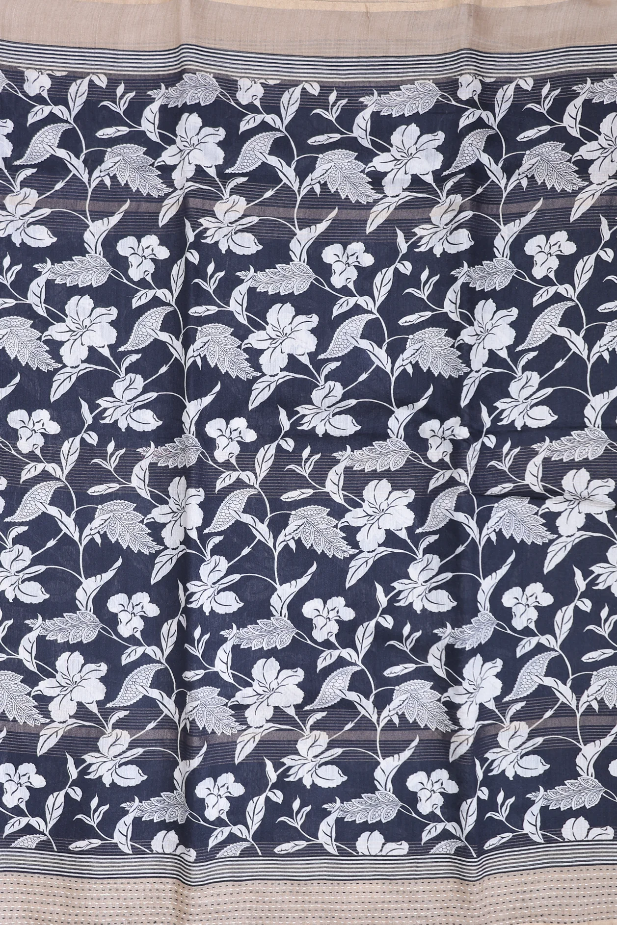 Tussar Silk Saree In Black With Floral Design - Image 3