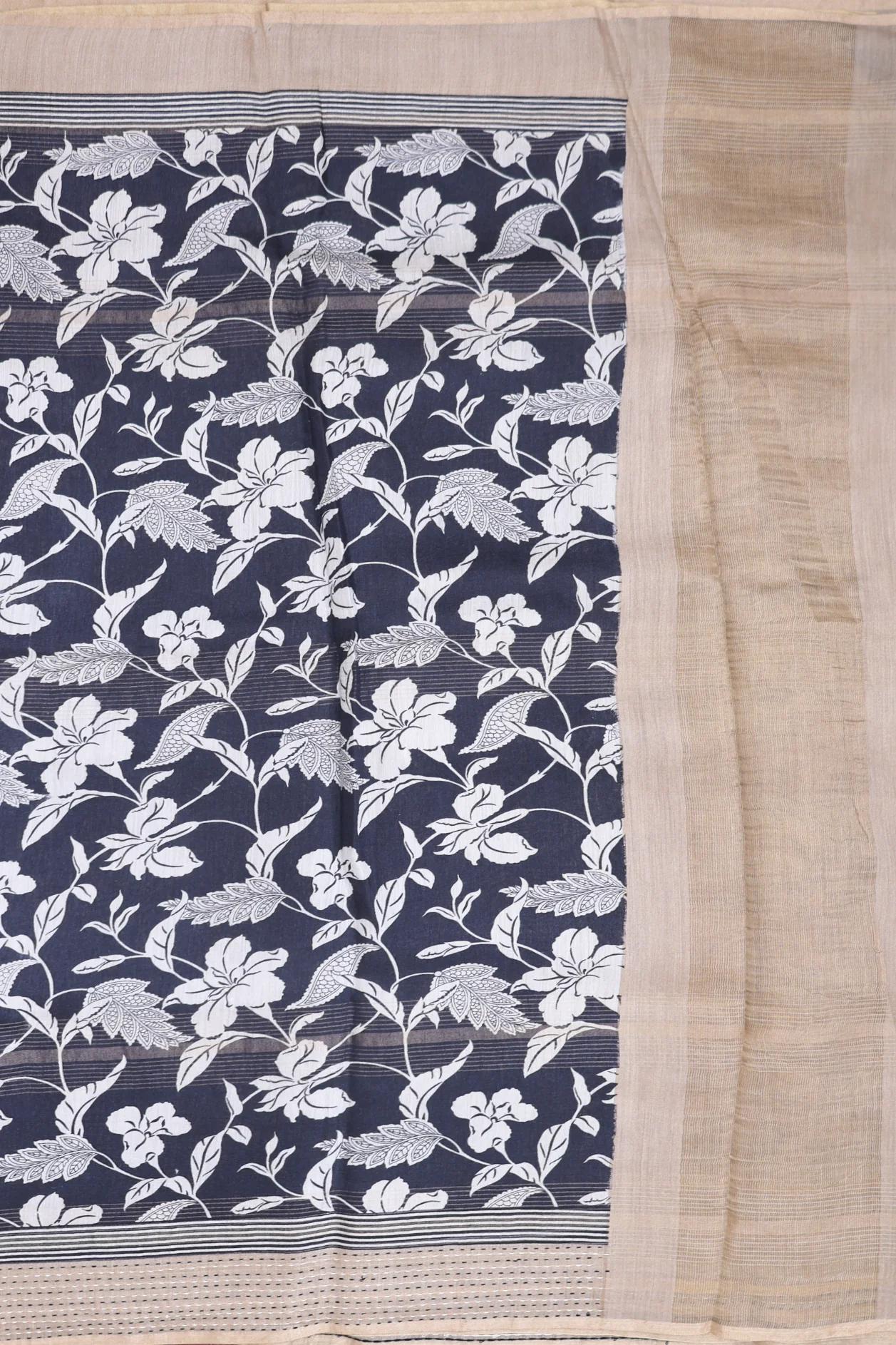 Tussar Silk Saree In Black With Floral Design - Image 4